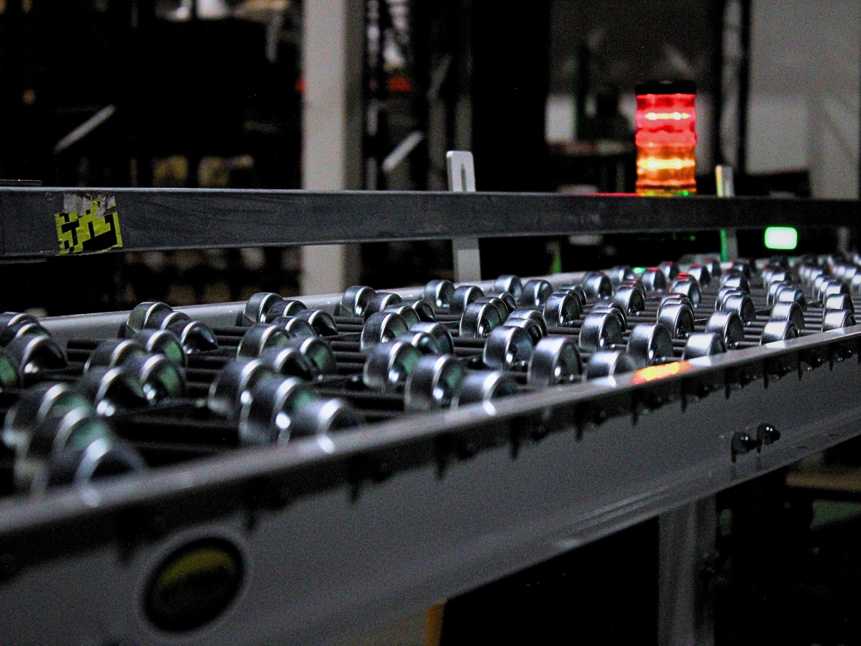 Stainless steel accumulation table beside Caudalie’s conveyor line