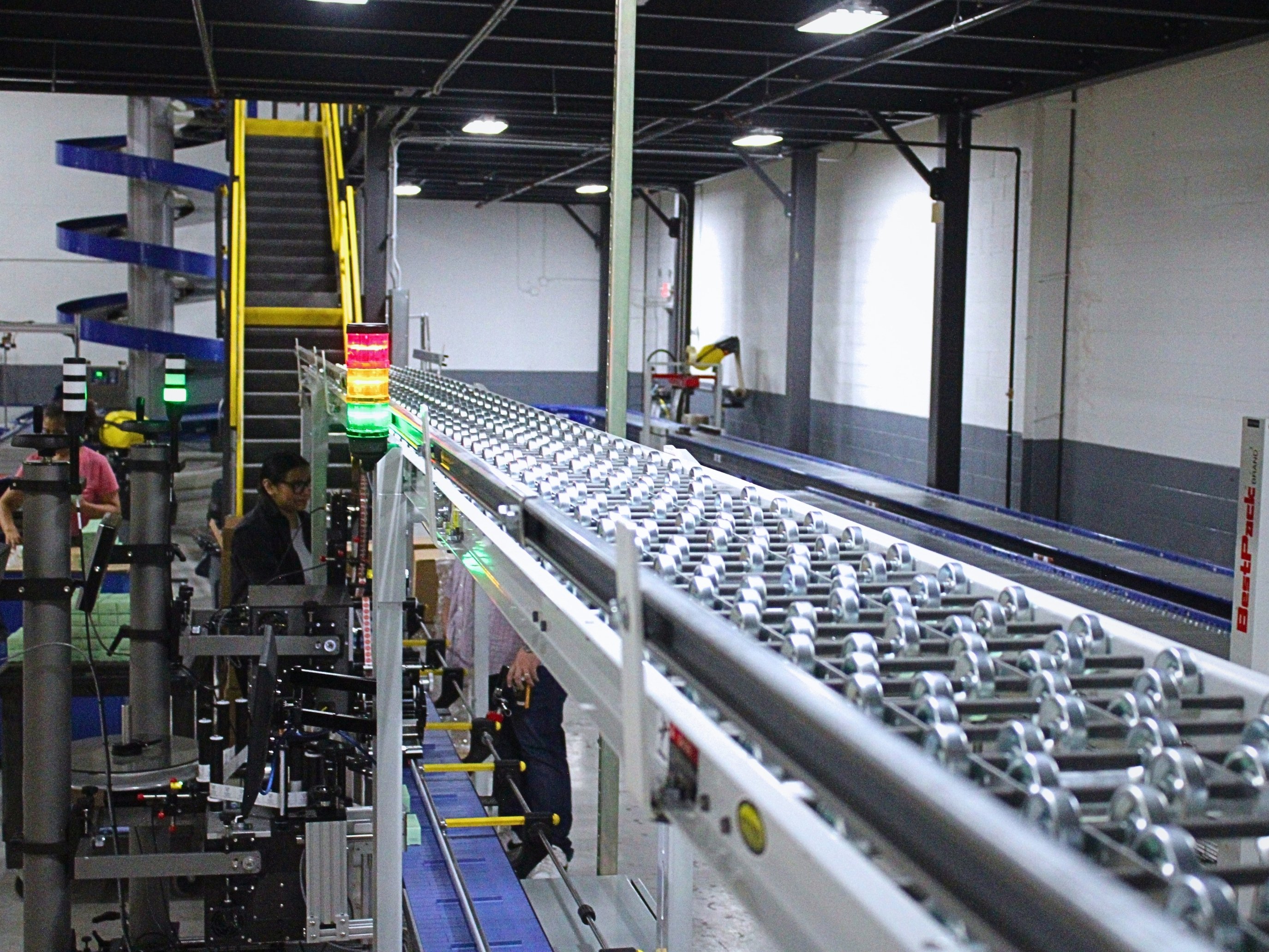 Overhead roller conveyor with system status lights