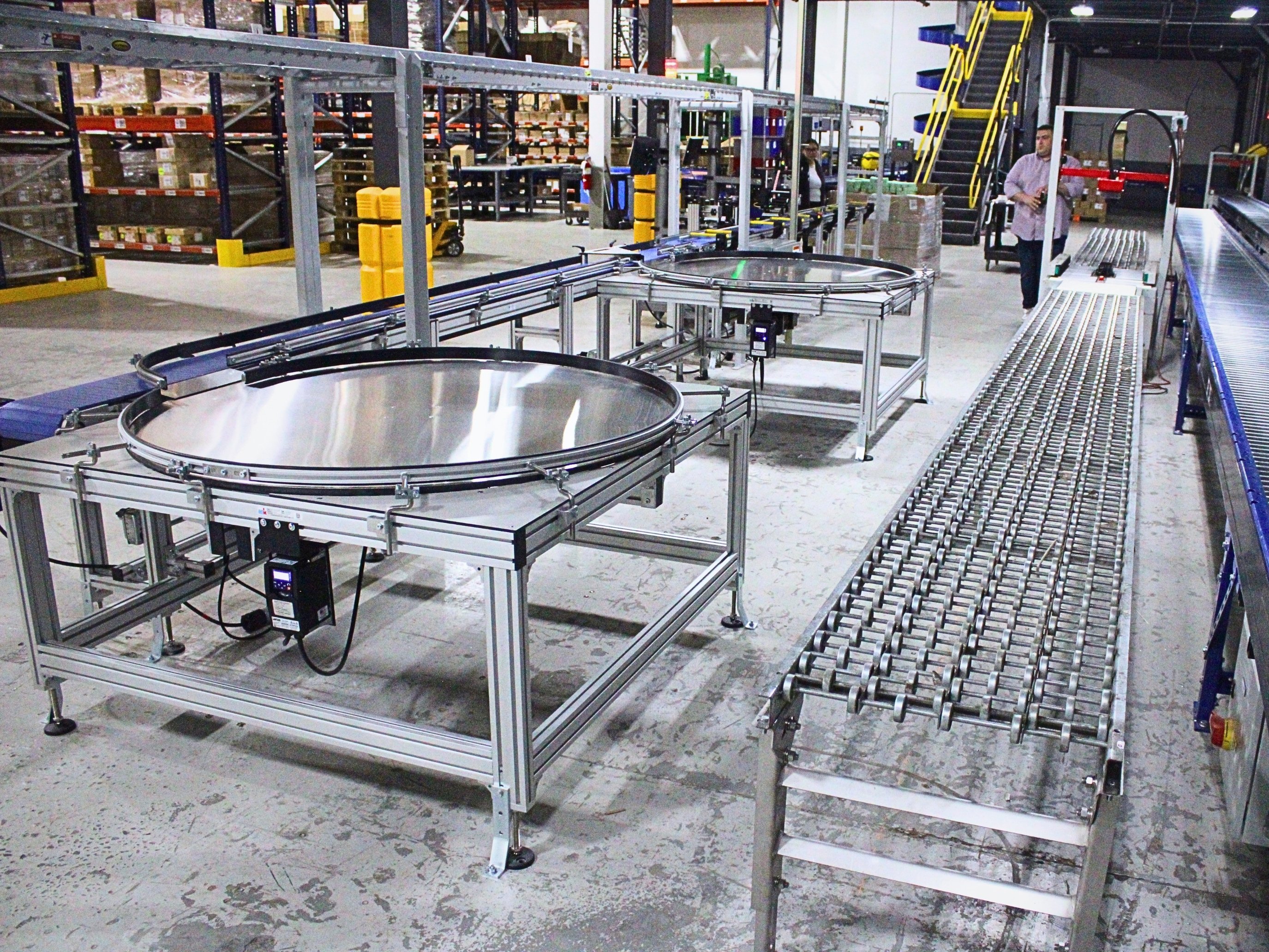 Overview of Caudalie’s accumulation tables and conveyor system